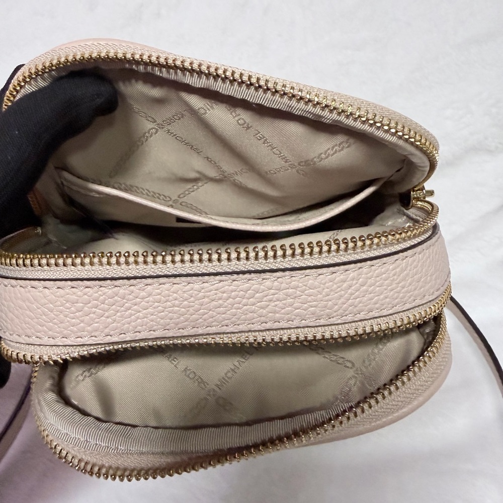 🎀Michael Kors Pink Crossbody Bag - Picture 4 of 13